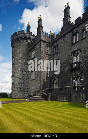 Irlanda Kilkenny, Kilkenny. La parte anteriore del Castello di Kilkenny. Foto Stock