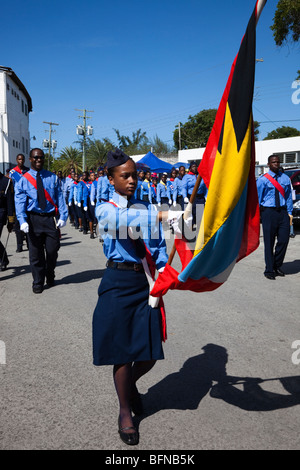 I membri del pentecostale crociati marching presso Independence Day Parade di St Johns, Antigua e Barbuda, Antille Foto Stock