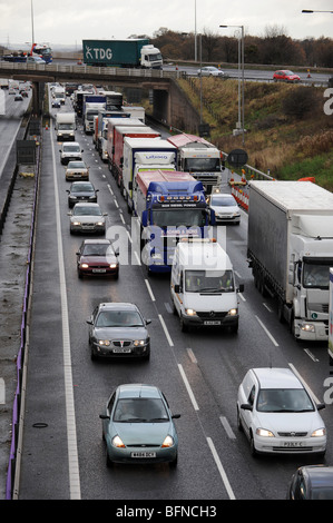 La congestione del traffico in autostrada M6 incrocio con la M54 Foto Stock