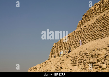 Lavori di restauro in corrispondenza del gradino la piramide del faraone Djoser a Saqqara, vicino al Cairo in Egitto Foto Stock