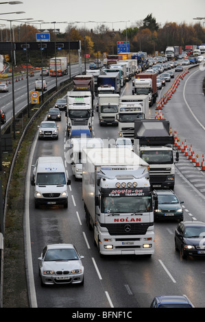 La congestione del traffico in autostrada M6 incrocio con la M54 Foto Stock