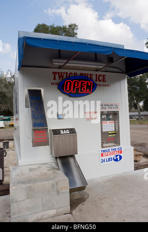 Self service macchina del ghiaccio North Florida Foto Stock