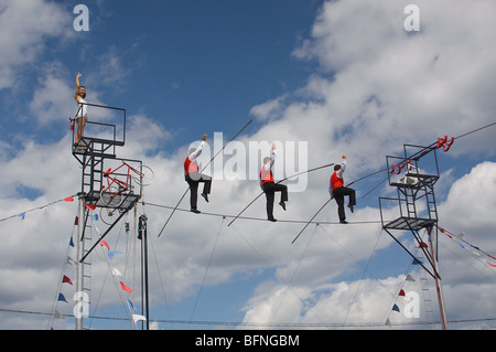 Il Flying Wallendas eseguire sulla fune Foto Stock