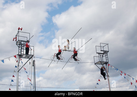 Il Flying Wallendas eseguire sulla fune Foto Stock