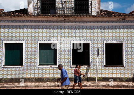 Sobrados a due piani case coloniali con facciate di azulejos portoghesi sono alcune delle principali attrazioni per i visitatori a Alcantara Foto Stock