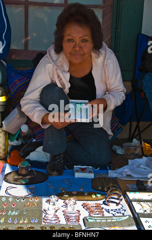 Nativo di lady indiani vendono artigianato Santa Fe New Mexico Foto Stock