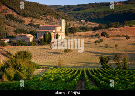 Bellissimo il Sant'Antimo monastero - fondata nel 781 d.c. vicino a Castelnuovo dell'Abate, Toscana Italia Foto Stock