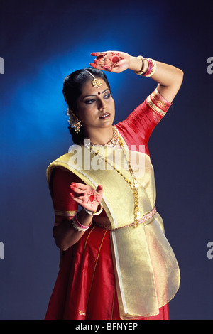 Danza classica indiana Kathak ; India ; Asia - MR 332 Foto Stock