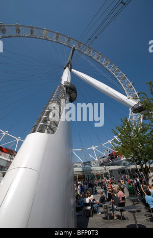 Ampia angolazione del London Eye, Londra, Inghilterra. Foto Stock