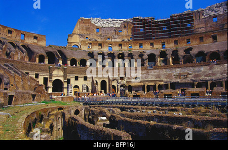 Colosseo ; Anfiteatro flaviano ; Colosseo interno ; Roma ; Italia ; Europa Foto Stock