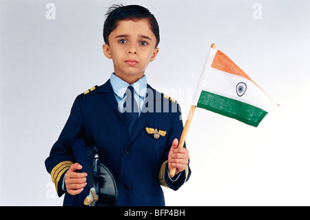 VDA 63579 : Boy vestito come azienda pilota bandiera di India Signor#496 Foto Stock
