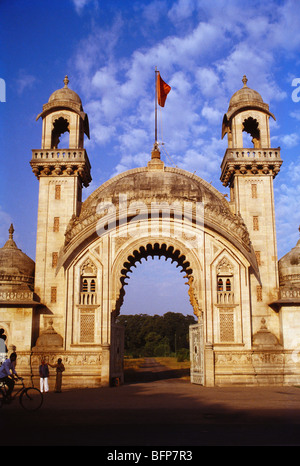 Il PRM 64851 : cancello principale di Laxmi Vilas castello ; ; Vadodara Gujarat ; India Foto Stock