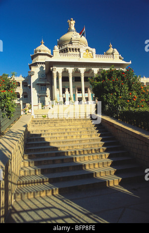 MAA 65007 : il Vidhan Soudha ; Karnataka del segretariato generale ; Bangalore ; Karnataka ; India Foto Stock