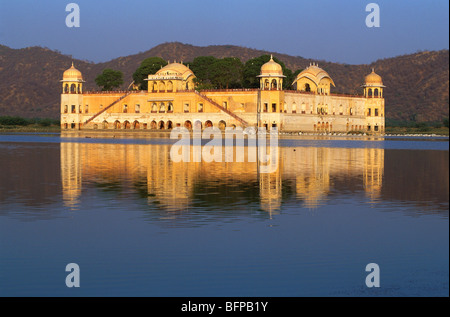 NMK 65574 : Jal Mahal & riflessione ; Jaipur ; Rajasthan ; India Foto Stock