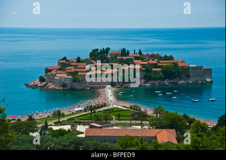 Isola di Sveti Stefan con Aman Resort vicino Budvar, Montenegro Foto Stock