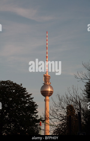 La Fernsehturm Alexanderplatz Foto Stock