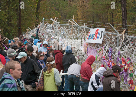 I manifestanti richiedono la chiusura della Scuola delle Americhe Foto Stock