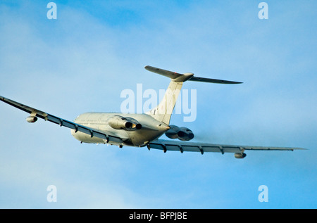 RAF VC 10 tanker aerei in arrivo a Varese Ligure Air Base nel Morayshire Scotland SCO 5574 Foto Stock