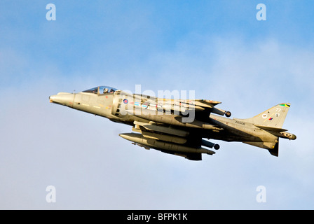 BAe Harrier GR9 RAF No1 Sqn Cottesmore lasciando RAF Kinloss aria sulla stazione operativa TLT esercizio. SCO 5579 Foto Stock