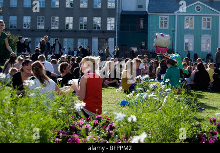 Famiglie islandese per celebrare la Giornata Nazionale, Islanda Foto Stock