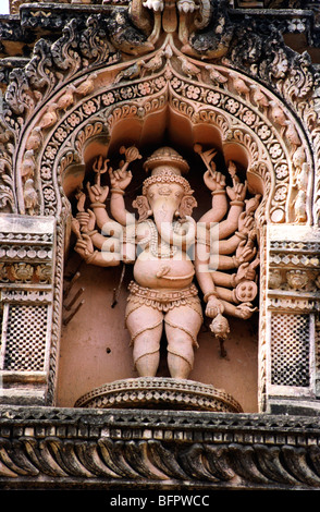 MAA 66421 : idolo di stucco Ganesh figura nel tempio Nanjangud vicino a Mysore ; Karnataka ; India Foto Stock