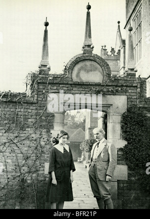RAMSAY MacDONALD - REGNO UNITO politico con sua figlia Giovanna a Chequers nel 1924 Foto Stock