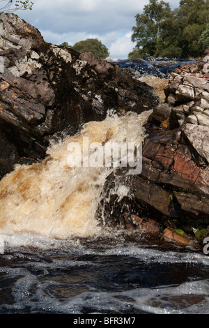 Cascata sul fiume Helmsdale vicino Kildonan Lodge Foto Stock