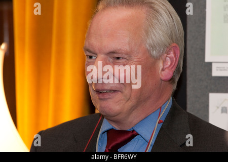 Francis MAUDE durante la signora Thatcher di visitare l'Ombra Cabinet Room in Parlamento, Ottobre 2007 Foto Stock