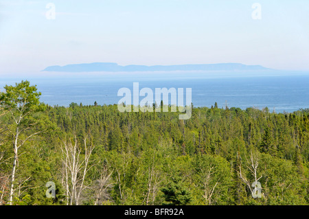 Vista da Terry Fox Scenic Lookout lungo l'Autostrada 17 in Ontario del nord lungo il lago Superiore in Canada Foto Stock