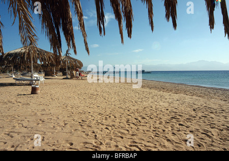 La spiaggia al Coral Hotel Hilton, Nuweiba, Egitto. Foto Stock