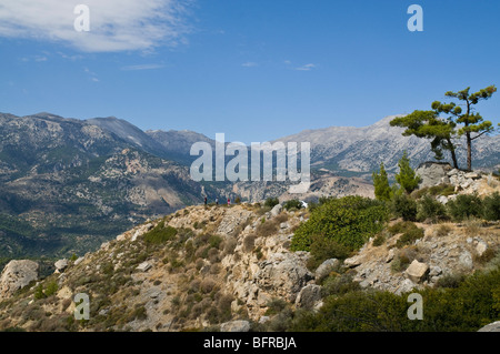 Dh IERAPETRA Grecia CRETA turisti viewpoint visualizzazione di valle e montagne cretesi Foto Stock