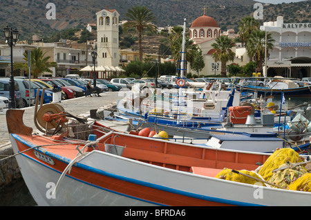 Dh Elounda AGIOS NIKOLAOS Grecia CRETA Quayside ormeggiate barche sul lungomare del porto Foto Stock