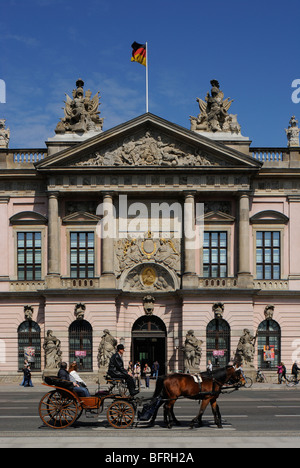 Deutsches Historisches Museum, Museo Storico Tedesco, il viale Unter den Linden, Berlino, Germania, Europa. Foto Stock