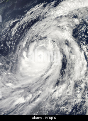 Ottobre 18, 2009 - Typhoon Lupit rinforza per un super typhoon. Foto Stock