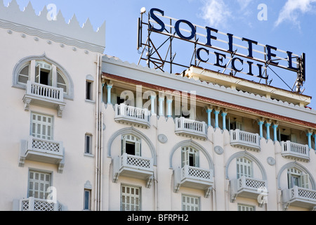 Close up della facciata del Sofitel Cecil Hotel sulla corniche in Alessandria, Egitto Foto Stock