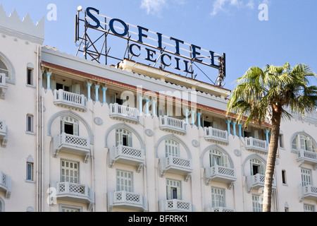 Close up della facciata del Sofitel Cecil Hotel sulla corniche in Alessandria, Egitto Foto Stock