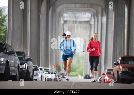 Le donne in esecuzione, Seattle, Washington, Stati Uniti d'America Foto Stock