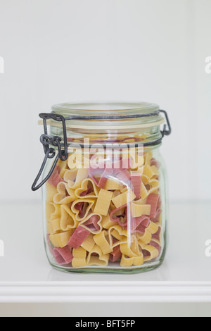 A forma di cuore in Pasta Jar Foto Stock