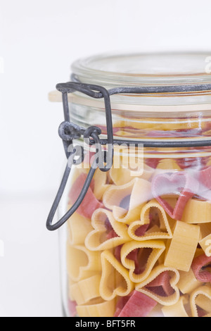 A forma di cuore in Pasta Jar Foto Stock