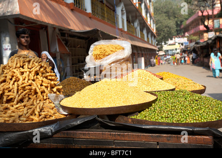 Stand alimentari a Rishikesh, Uttarakhand, India Foto Stock