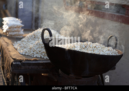 Stand alimentari a Rishikesh, Uttarakhand, India Foto Stock