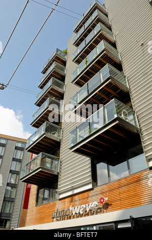 Moderni appartamenti su negozi Bermondsey Square Londra Inghilterra REGNO UNITO Foto Stock