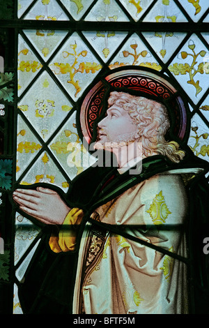 Dettaglio di una vetrata raffigurante San Giovanni, da Charles Eamer Kempe, Stratford Tony, Wiltshire Foto Stock