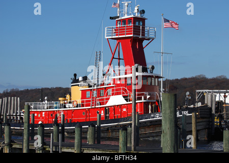 Il rimorchiatore "Sera" di marea nel porto di Port Jefferson, Long Island, NY Foto Stock