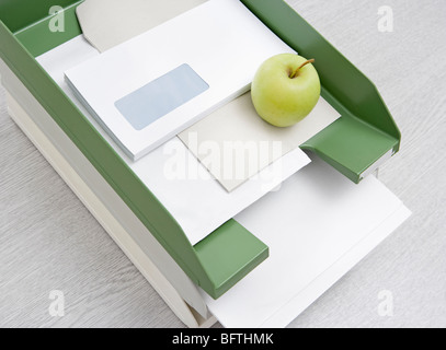 Apple in in-tray Foto Stock