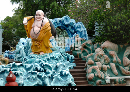 Statua del Buddha in carne e ossa, folklore cinese o confucianesimo, Parco a tema Cinese dei Giardini della Tigre Balm, Singapore Foto Stock