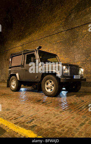 Land Rover Defender 90 custom con roll cadge & snorkel 2008 Foto Stock