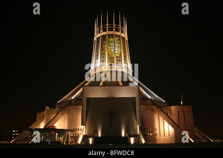 Il Liverpool Cattedrale Metropolitana di Cristo Re di notte Merseyside, Regno Unito Foto Stock