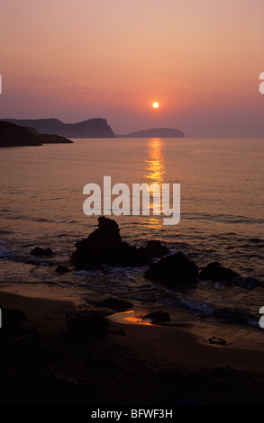 Es Cana - Spiaggia di Cala Nova al tramonto Foto Stock