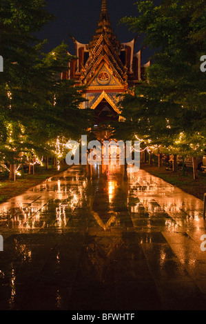 Asalha Puja Holiday, Buddha giorno, tempio Wat Yan Nawa, Bangkok in Thailandia. Foto Stock